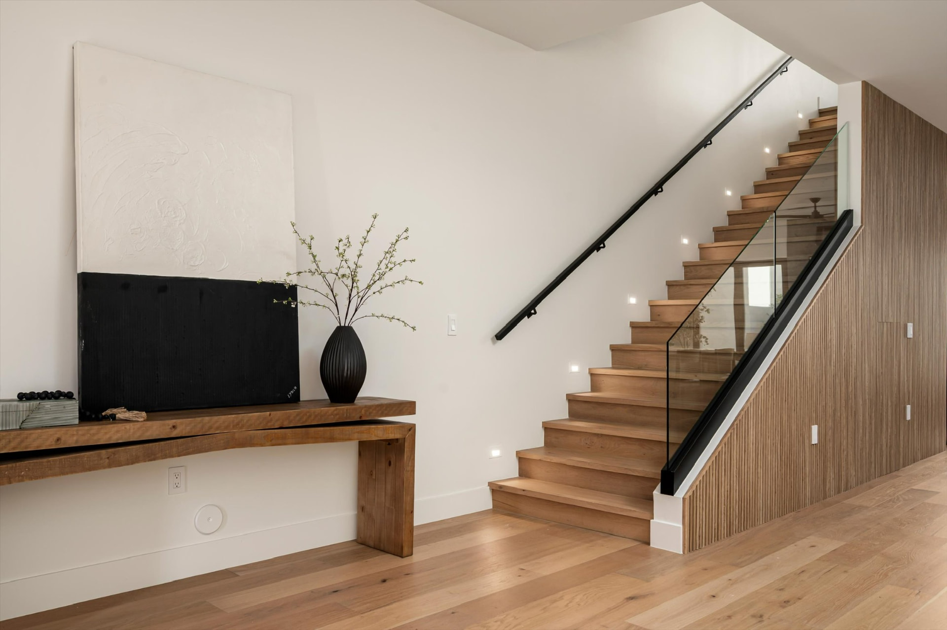 Oak staircase and glass railing