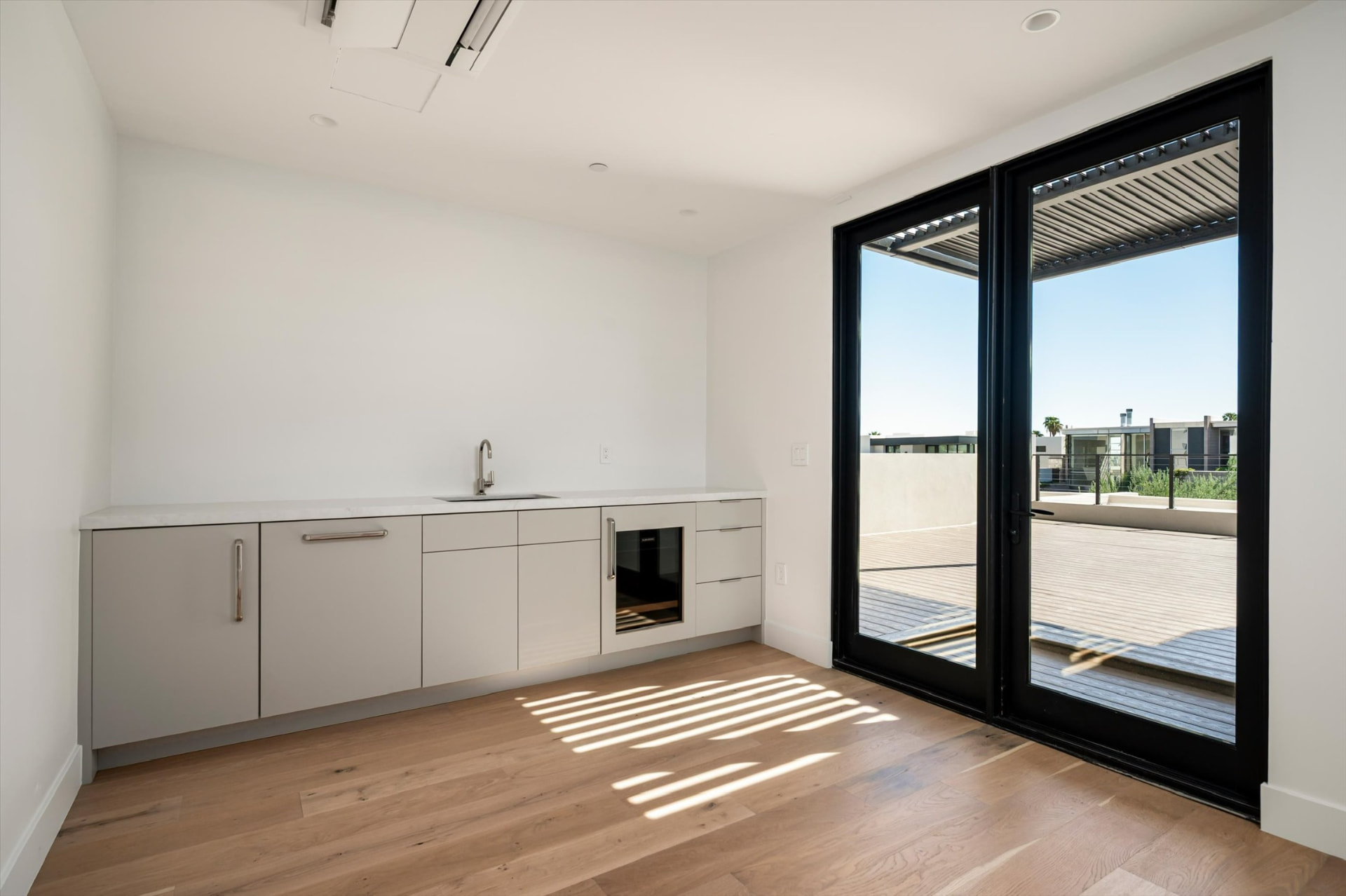 Wet bar opening onto the rooftop terrace