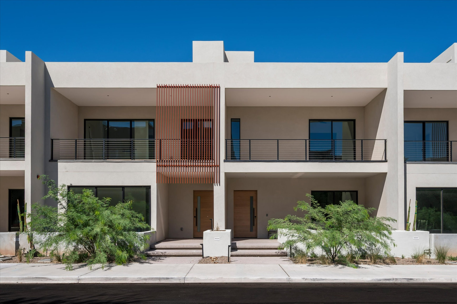 Front facade with corten screen